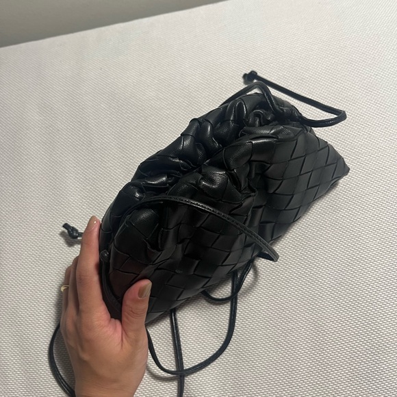 Bottega Veneta Intrecciato-woven mini pouch in black - Picture 8 of 8